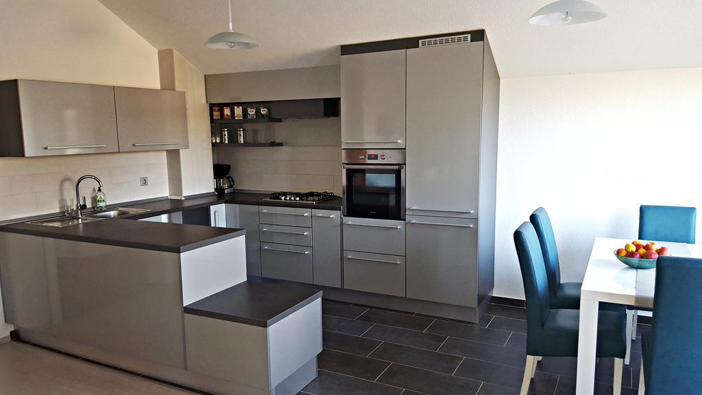 Apartment Lipa Irinovac Rum bild